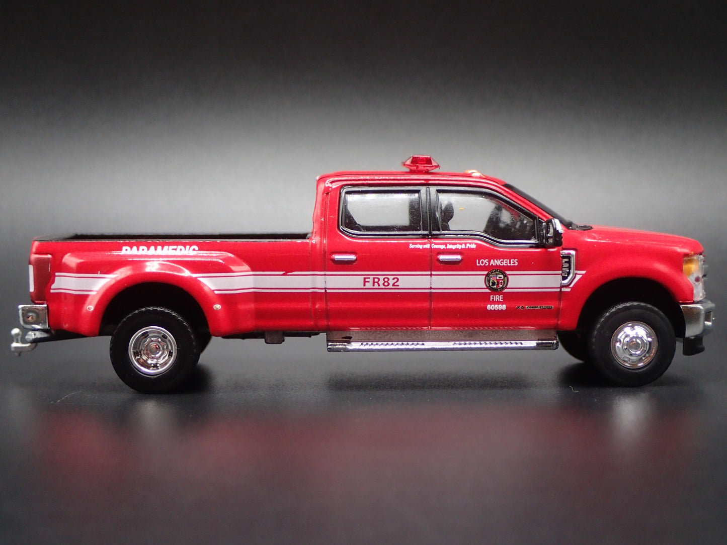 2018 18 FORD F350 LARIAT DUALLY TRUCK w HITCH LAFD 1:64 SCALE DIECAST MODEL CAR