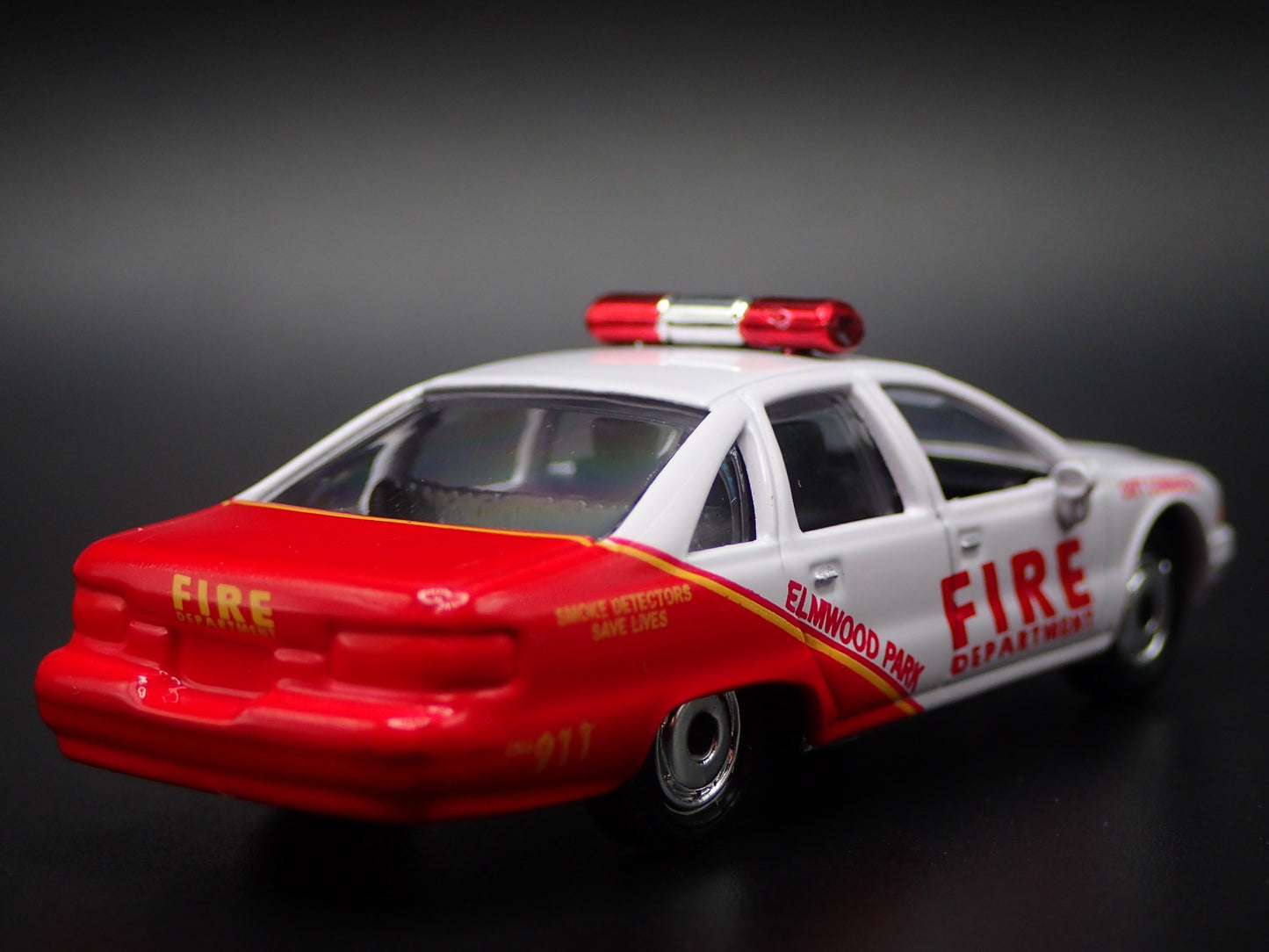 1992 92 CHEVY CHEVROLET CAPRICE ELMWOOD PARK IL FIRE DEPT 1:64 DIECAST MODEL CAR