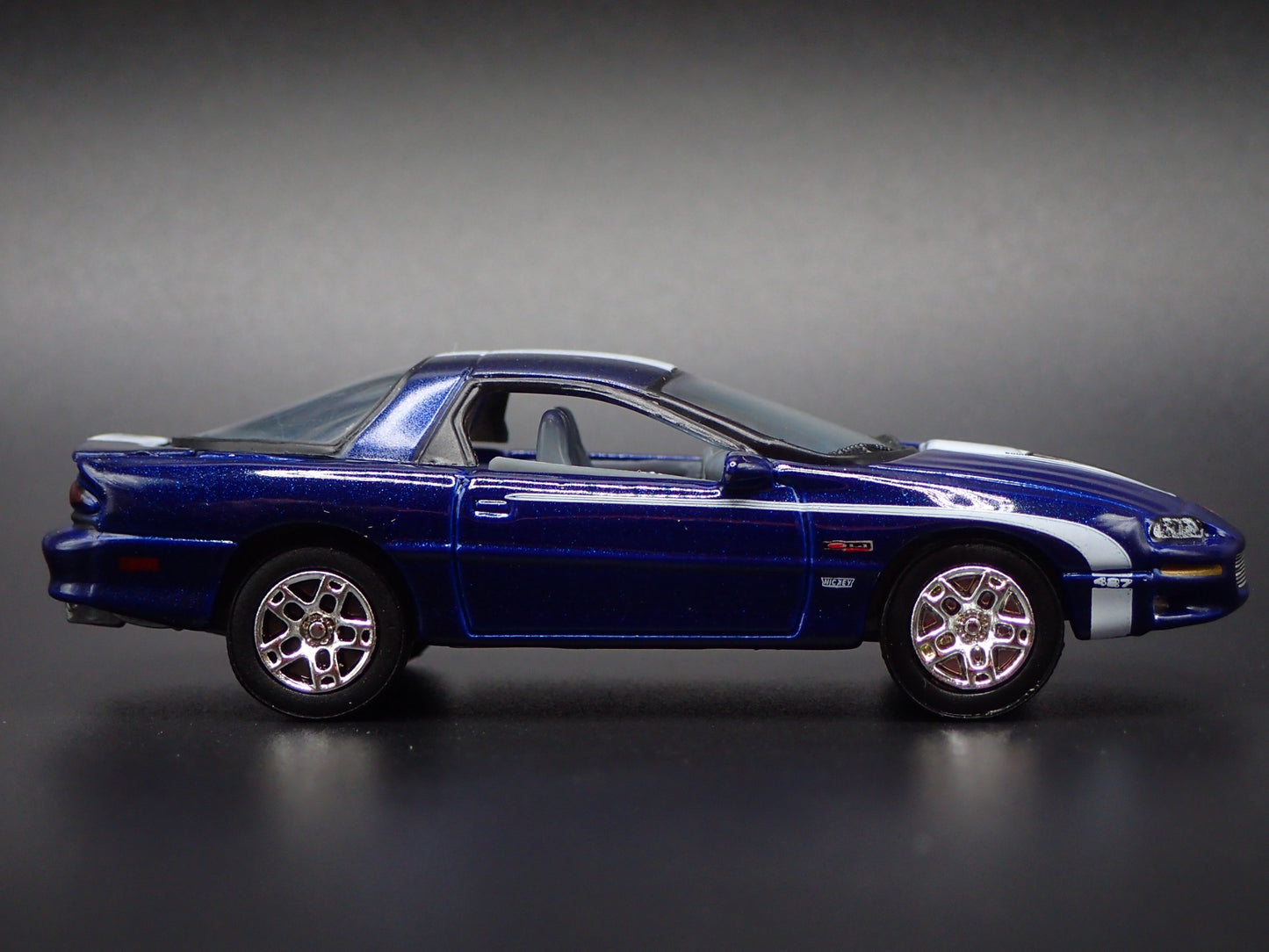 1993-2002 CHEVY CHEVROLET CAMARO ZL1 BLUE 1:64 SCALE DIORAMA DIECAST MODEL CAR