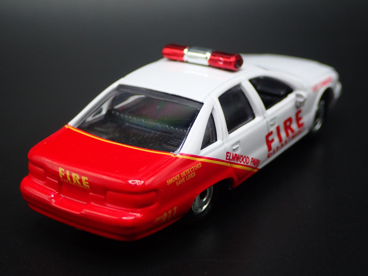 1992 92 CHEVY CHEVROLET CAPRICE ELMWOOD PARK IL FIRE DEPT 1:64 DIECAST MODEL CAR
