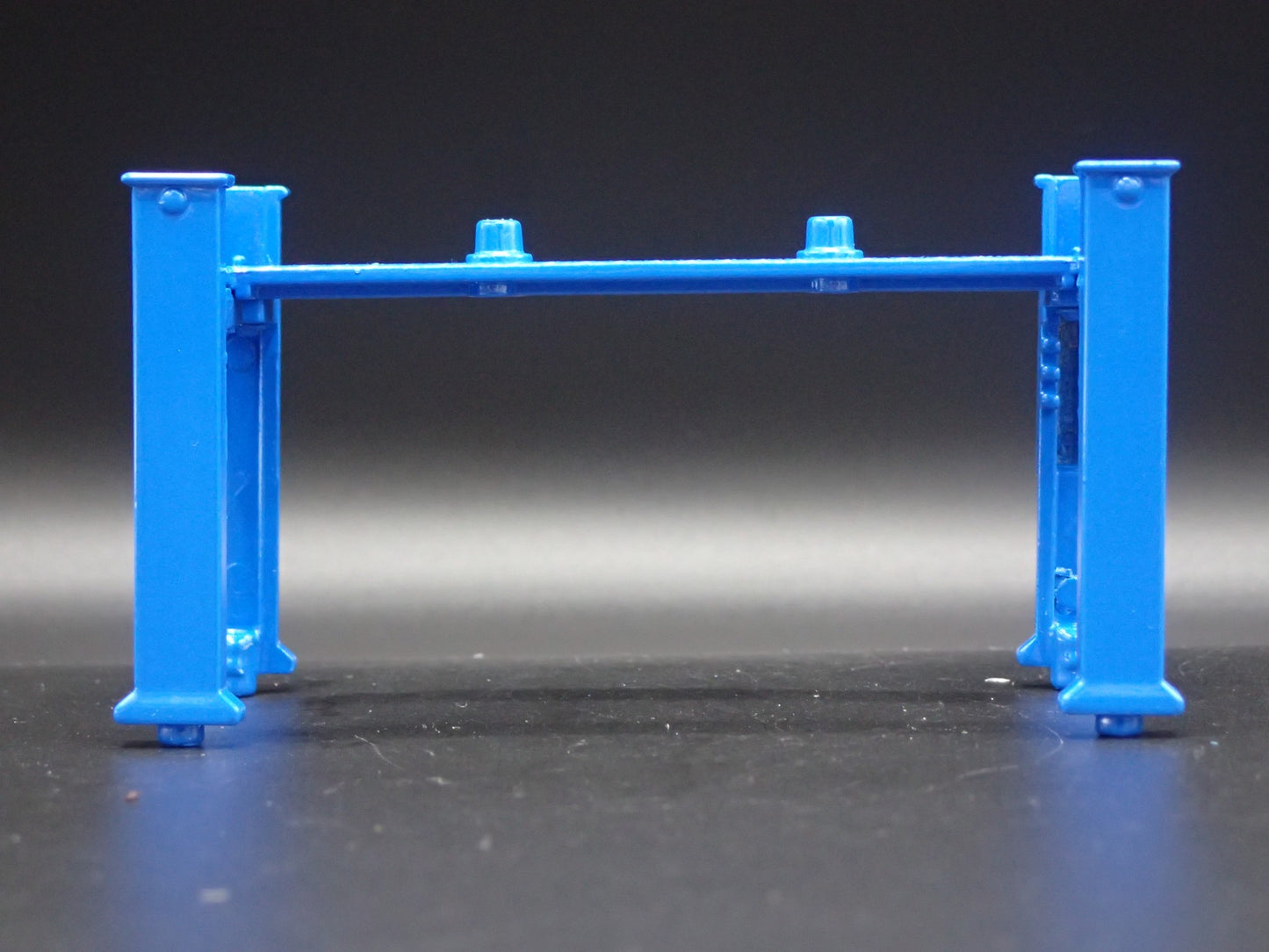 CHEVY 1:64 SCALE AUTO SHOP MECHANIC GARAGE 4 POST CAR LIFT DIORAMA MODEL DIECAST