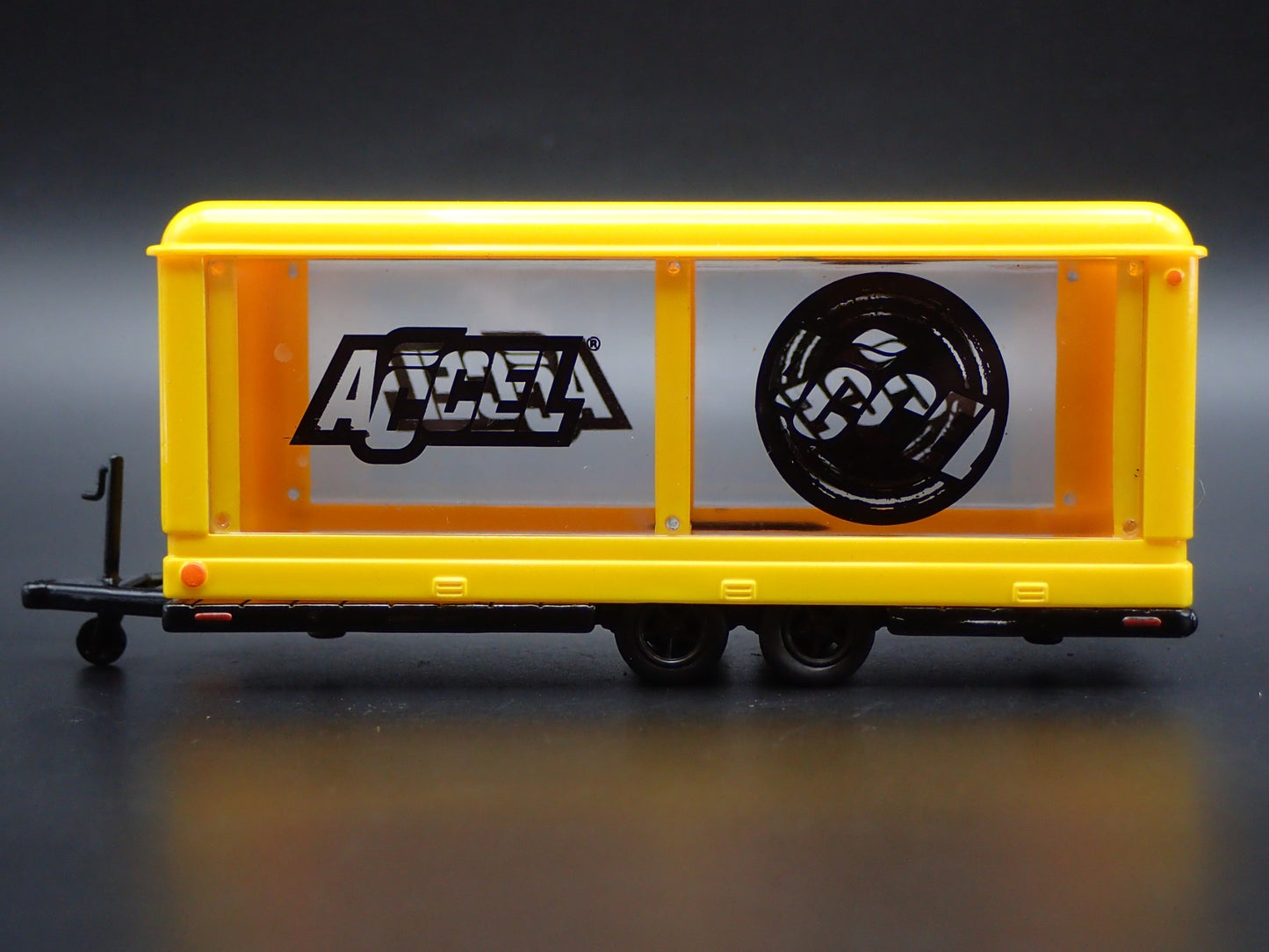 ENCLOSED GLASS CAR DISPLAY TRAILER ACCEL RARE 1:64 SCALE DIORAMA DIECAST MODEL