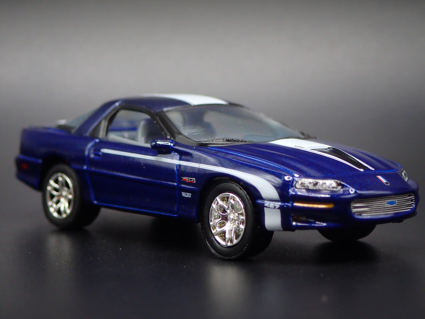 1993-2002 CHEVY CHEVROLET CAMARO ZL1 BLUE 1:64 SCALE DIORAMA DIECAST MODEL CAR