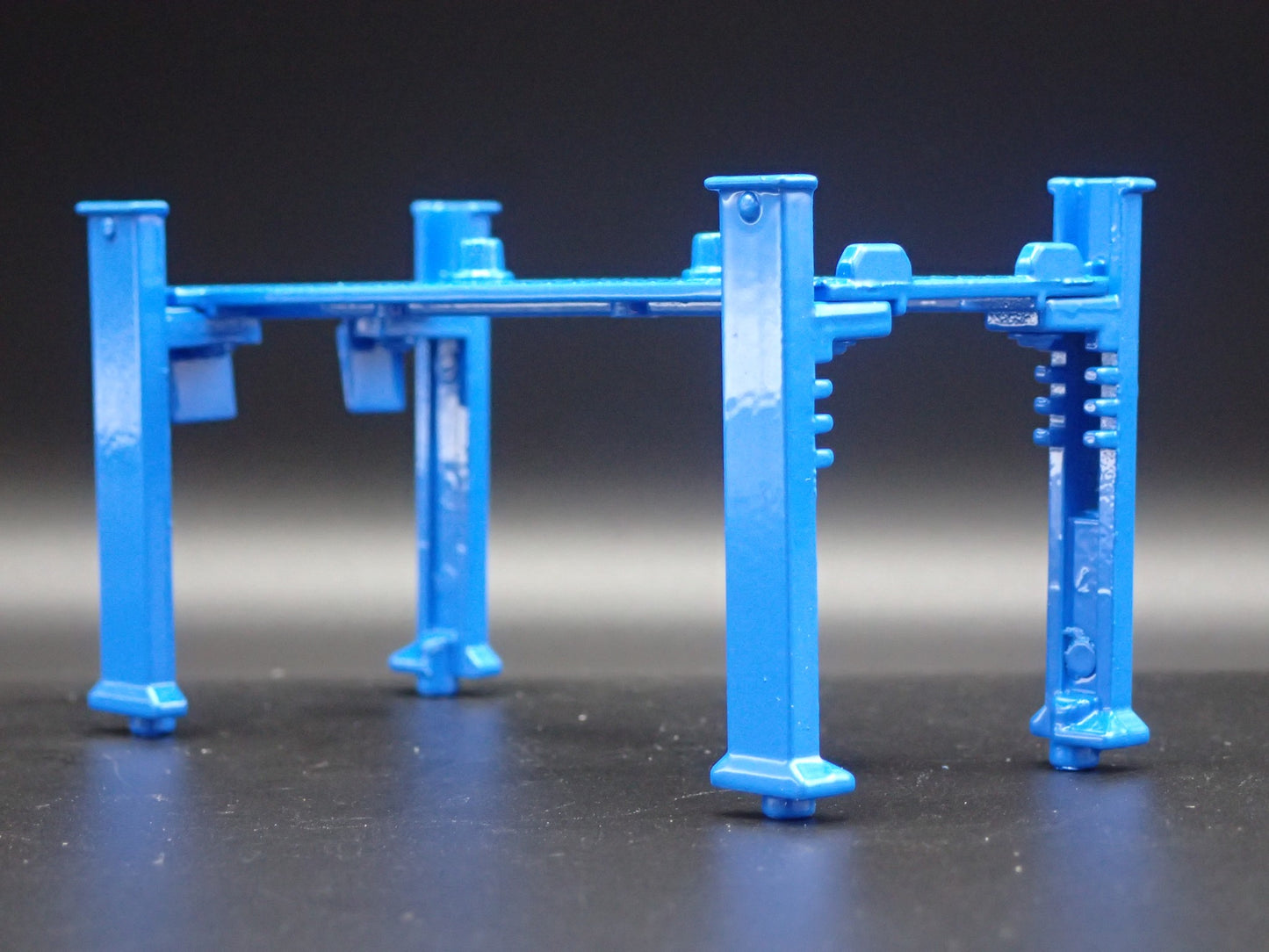 CHEVY 1:64 SCALE AUTO SHOP MECHANIC GARAGE 4 POST CAR LIFT DIORAMA MODEL DIECAST