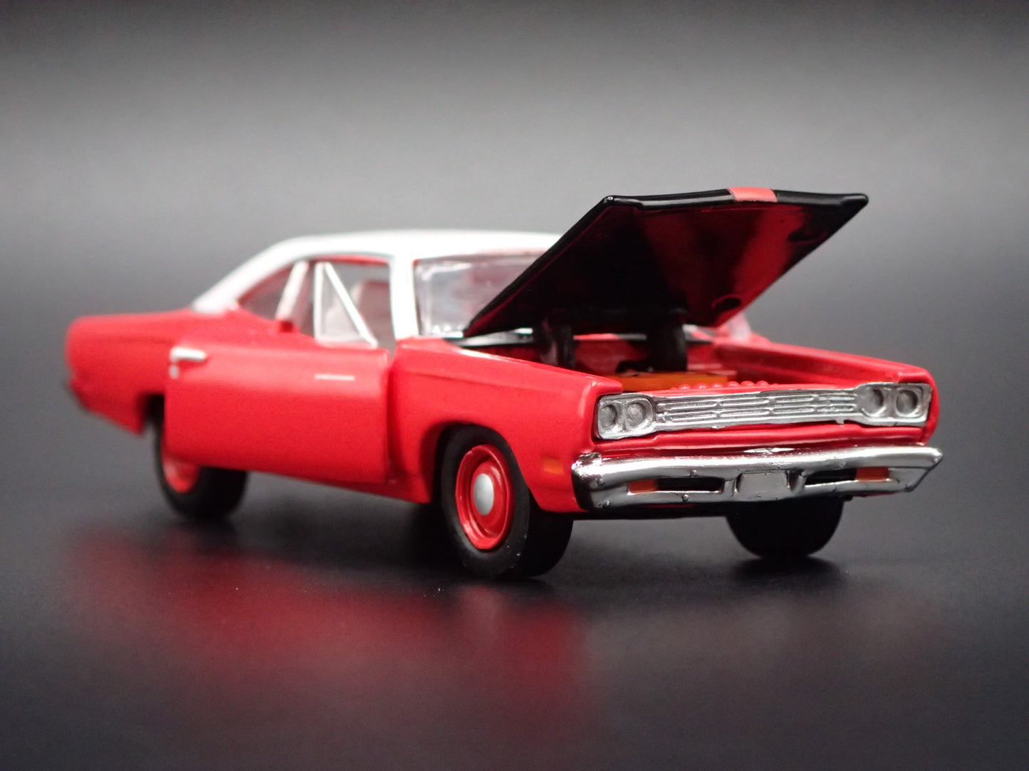 1969 69 PLYMOUTH ROAD RUNNER HEMI RED 1:64 SCALE DIORAMA DIECAST MODEL CAR