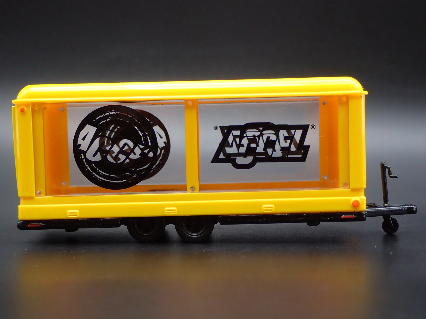 ENCLOSED GLASS CAR DISPLAY TRAILER ACCEL RARE 1:64 SCALE DIORAMA DIECAST MODEL
