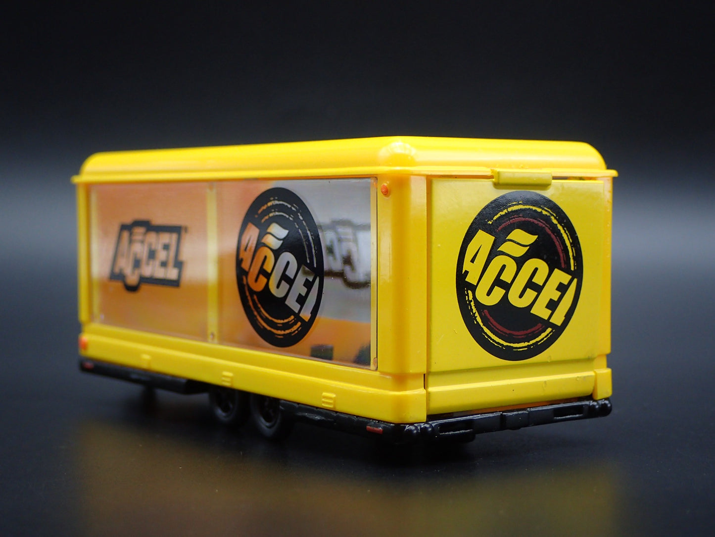 ENCLOSED GLASS CAR DISPLAY TRAILER ACCEL RARE 1:64 SCALE DIORAMA DIECAST MODEL