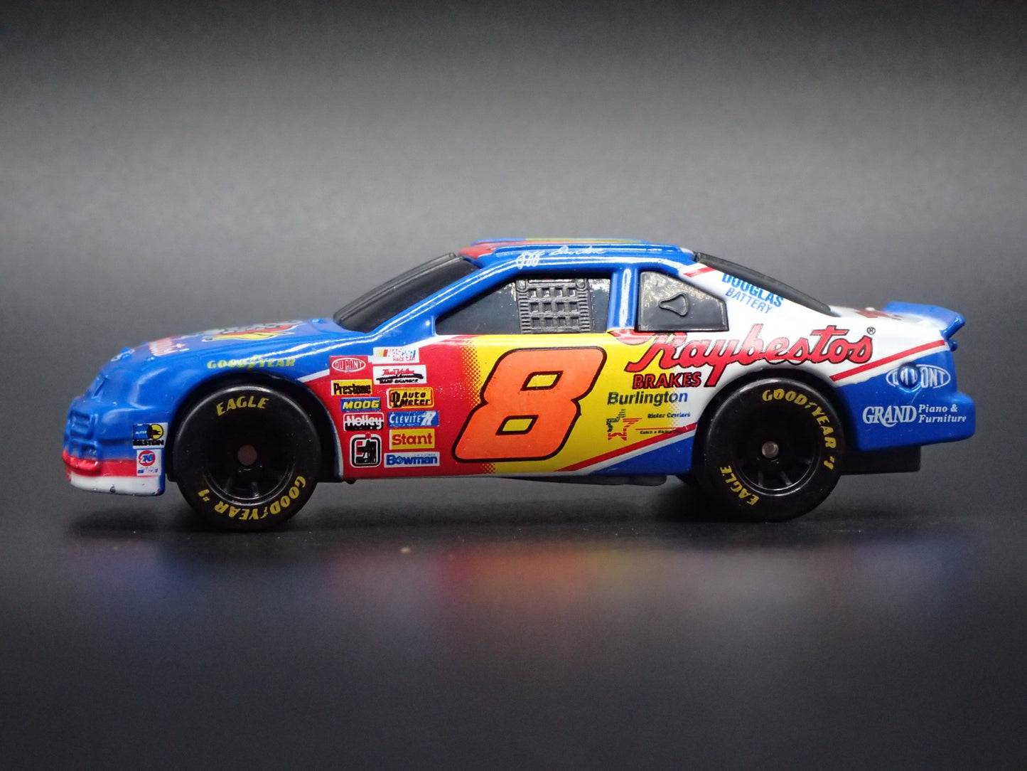 1995 95 FORD THUNDERBIRD 8 JEFF BURTON RAYBESTOS NASCAR 1:64 SCALE DIECAST CAR
