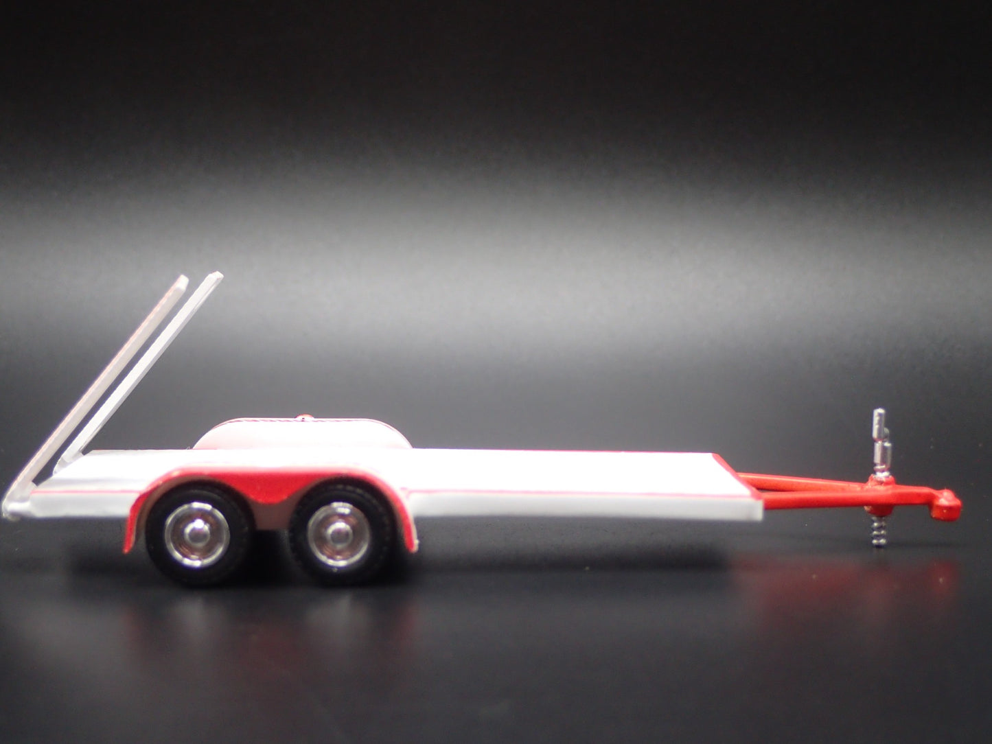 FLATBED CAR HAULER TRAILER  WITH LOADING RAMPS 1:64 SCALE DIORAMA PROP MODEL