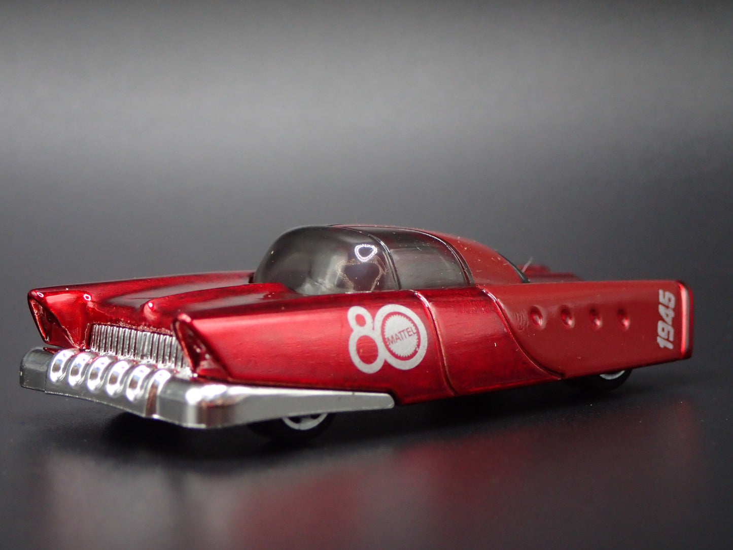 MATTEL DREAM MOBILE RETRO 60'S FUTURE CAR  1:64 SCALE DIORAMA DIECAST MODEL CAR