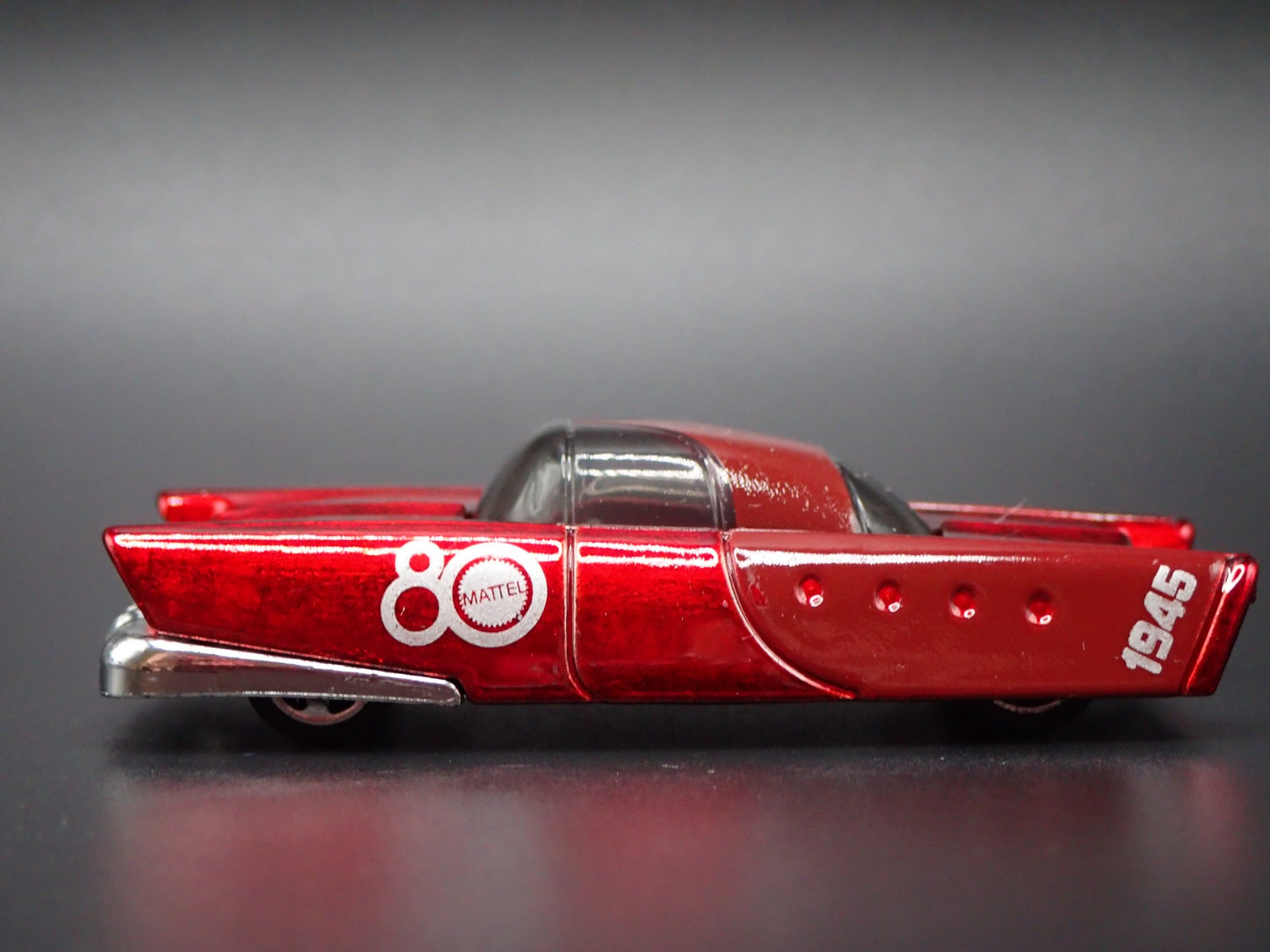 MATTEL DREAM MOBILE RETRO 60'S FUTURE CAR  1:64 SCALE DIORAMA DIECAST MODEL CAR