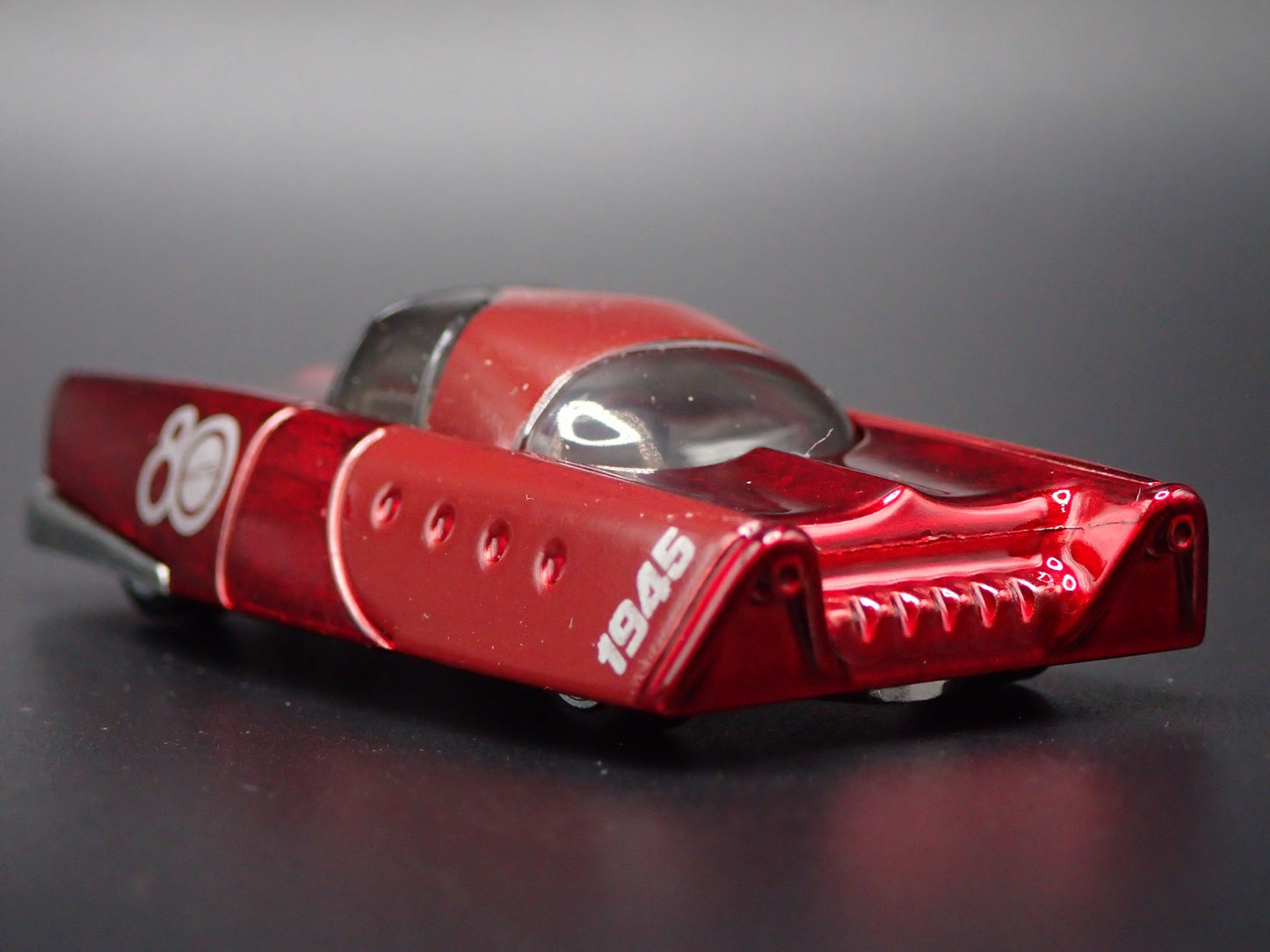 MATTEL DREAM MOBILE RETRO 60'S FUTURE CAR  1:64 SCALE DIORAMA DIECAST MODEL CAR