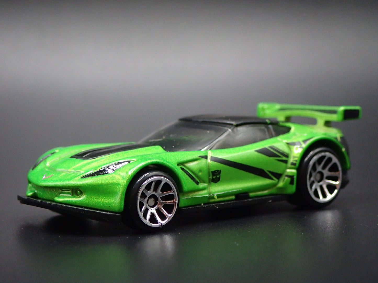 CHEVY CHEVROLET CORVETTE C7.R TRANSFORMERS 1/64 SCALE DIORAMA DIECAST MODEL CAR