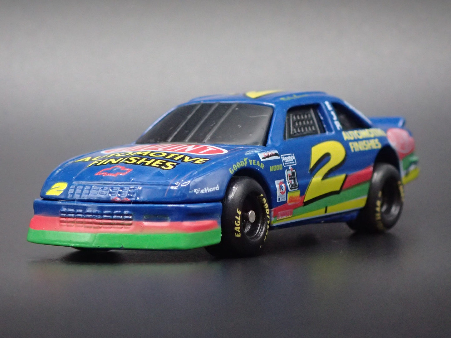 1994 94 CHEVY LUMINA 2 RICKY CRAVEN DU PONT NASCAR 1:64 SCALE DIECAST MODEL CAR