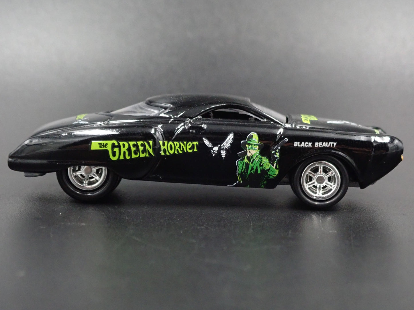 1951 STUDEBAKER COMMANDER GREEN HORNET 1:64 SCALE DIORAMA DIECAST MODEL CAR
