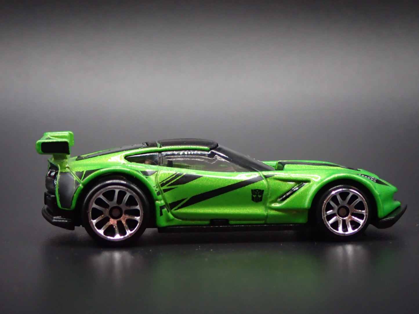 CHEVY CHEVROLET CORVETTE C7.R TRANSFORMERS 1/64 SCALE DIORAMA DIECAST MODEL CAR