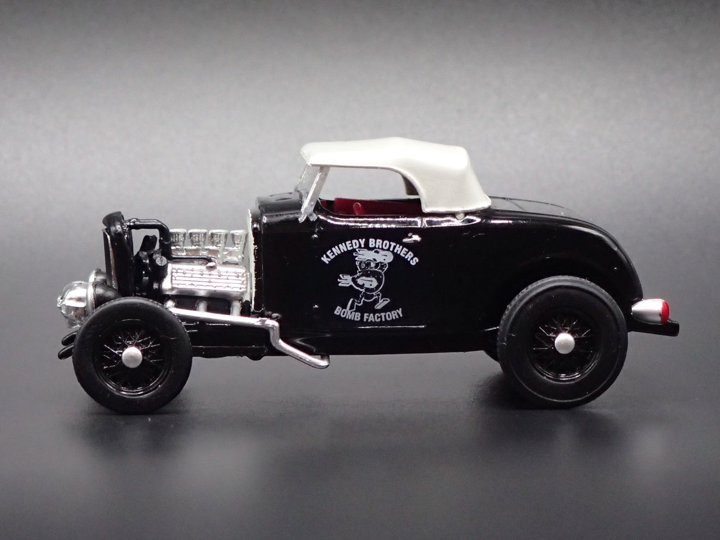 1932 32 FORD ROADSTER HOT ROD KENNEDY BROTHERS 1:64 SCALE DIECAST MODEL CAR