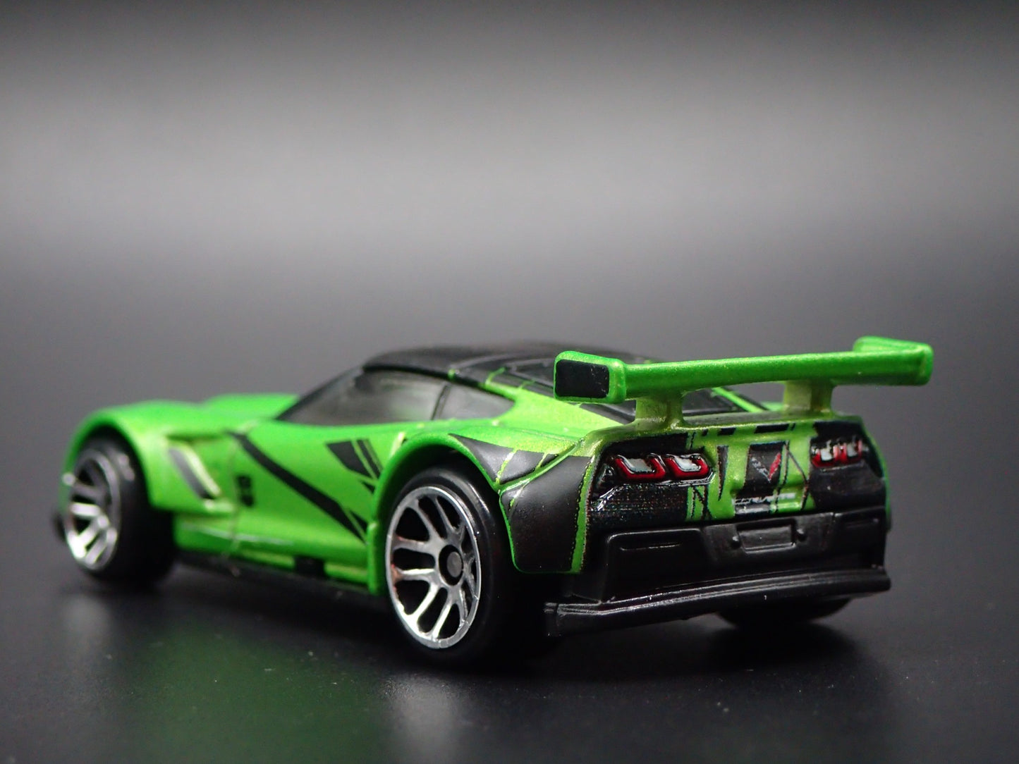 CHEVY CHEVROLET CORVETTE C7.R TRANSFORMERS 1/64 SCALE DIORAMA DIECAST MODEL CAR