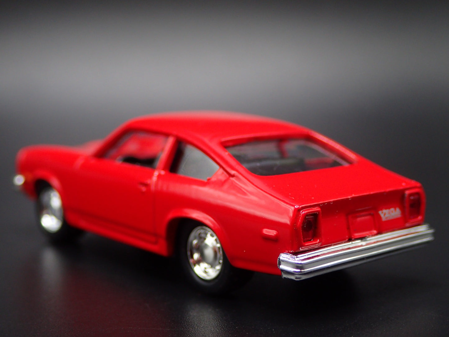 1971-1977 CHEVY CHEVROLET VEGA 1/64 SCALE COLLECTIBLE DIORAMA DIECAST MODEL CAR