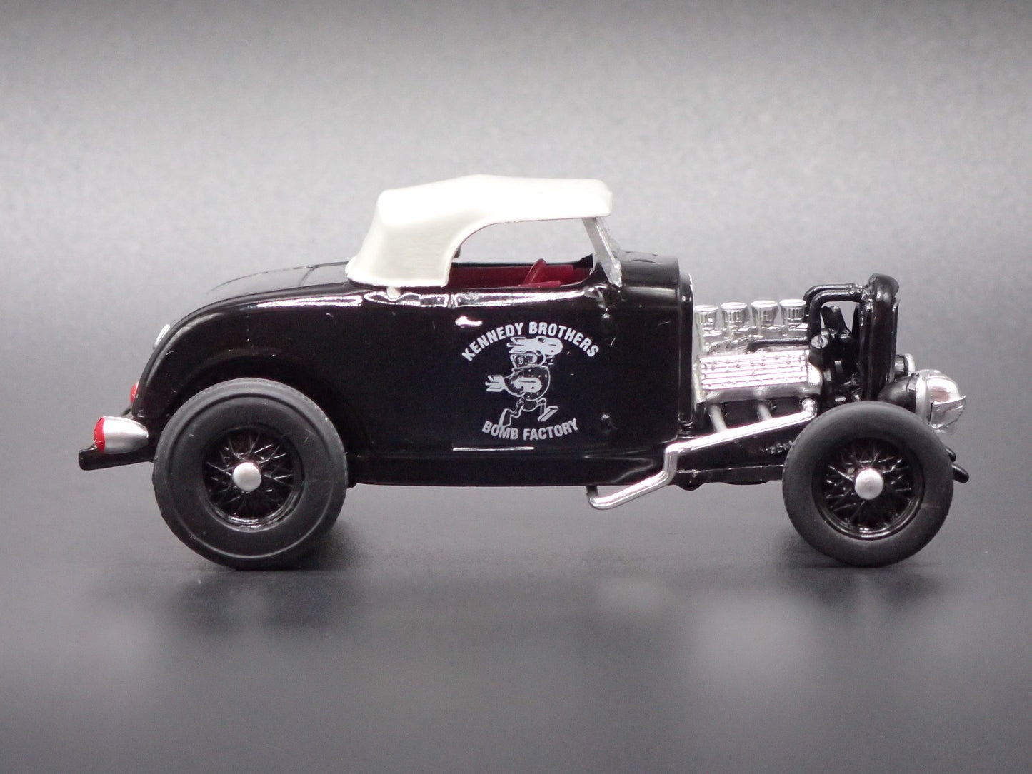 1932 32 FORD ROADSTER HOT ROD KENNEDY BROTHERS 1:64 SCALE DIECAST MODEL CAR