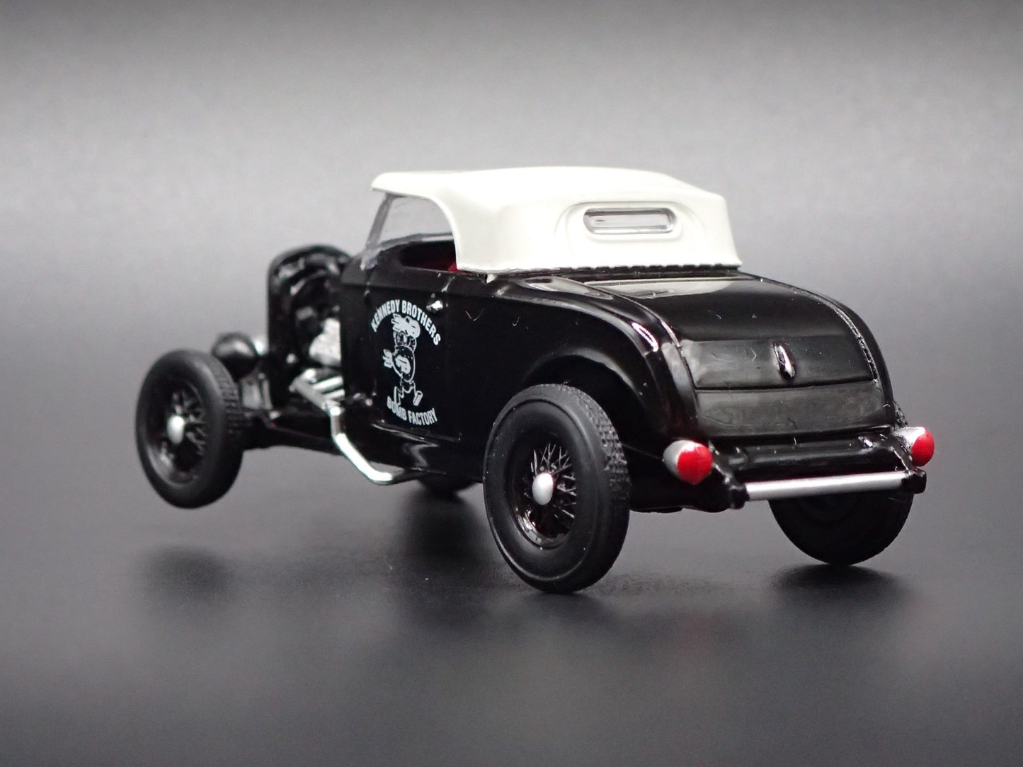 1932 32 FORD ROADSTER HOT ROD KENNEDY BROTHERS 1:64 SCALE DIECAST MODEL CAR