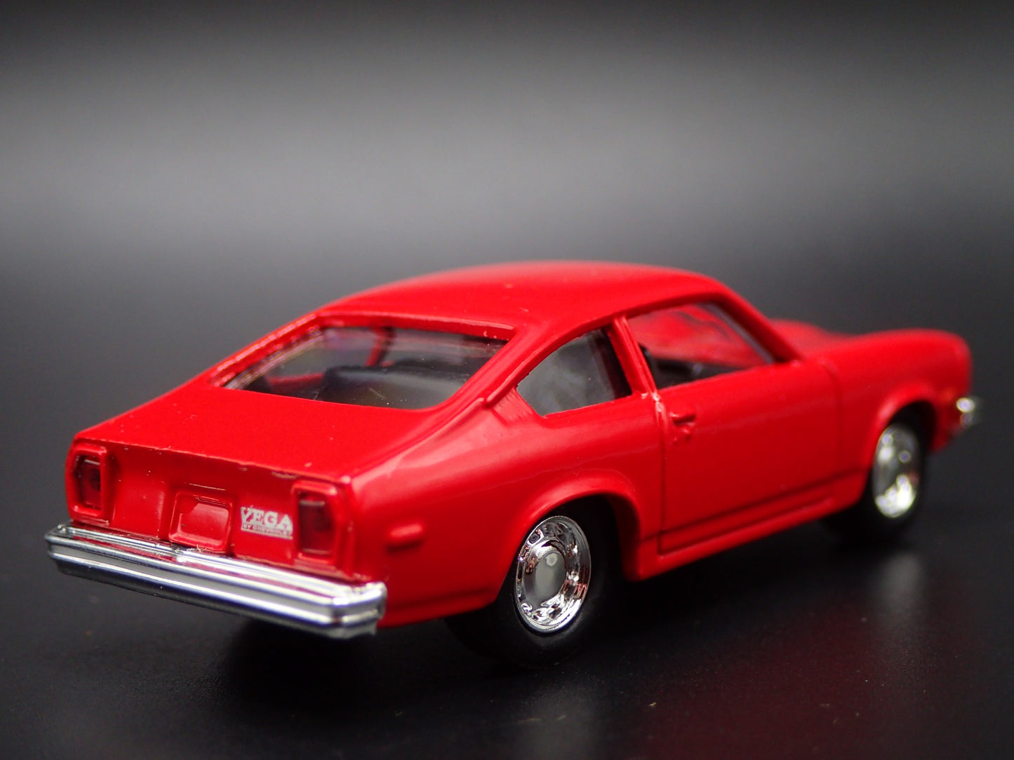 1971-1977 CHEVY CHEVROLET VEGA 1/64 SCALE COLLECTIBLE DIORAMA DIECAST MODEL CAR
