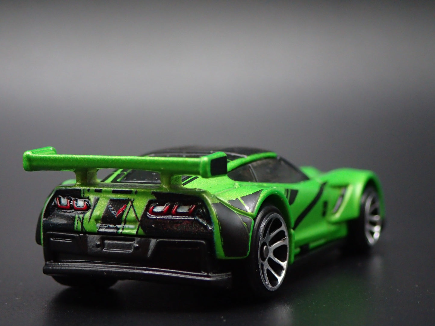 CHEVY CHEVROLET CORVETTE C7.R TRANSFORMERS 1/64 SCALE DIORAMA DIECAST MODEL CAR