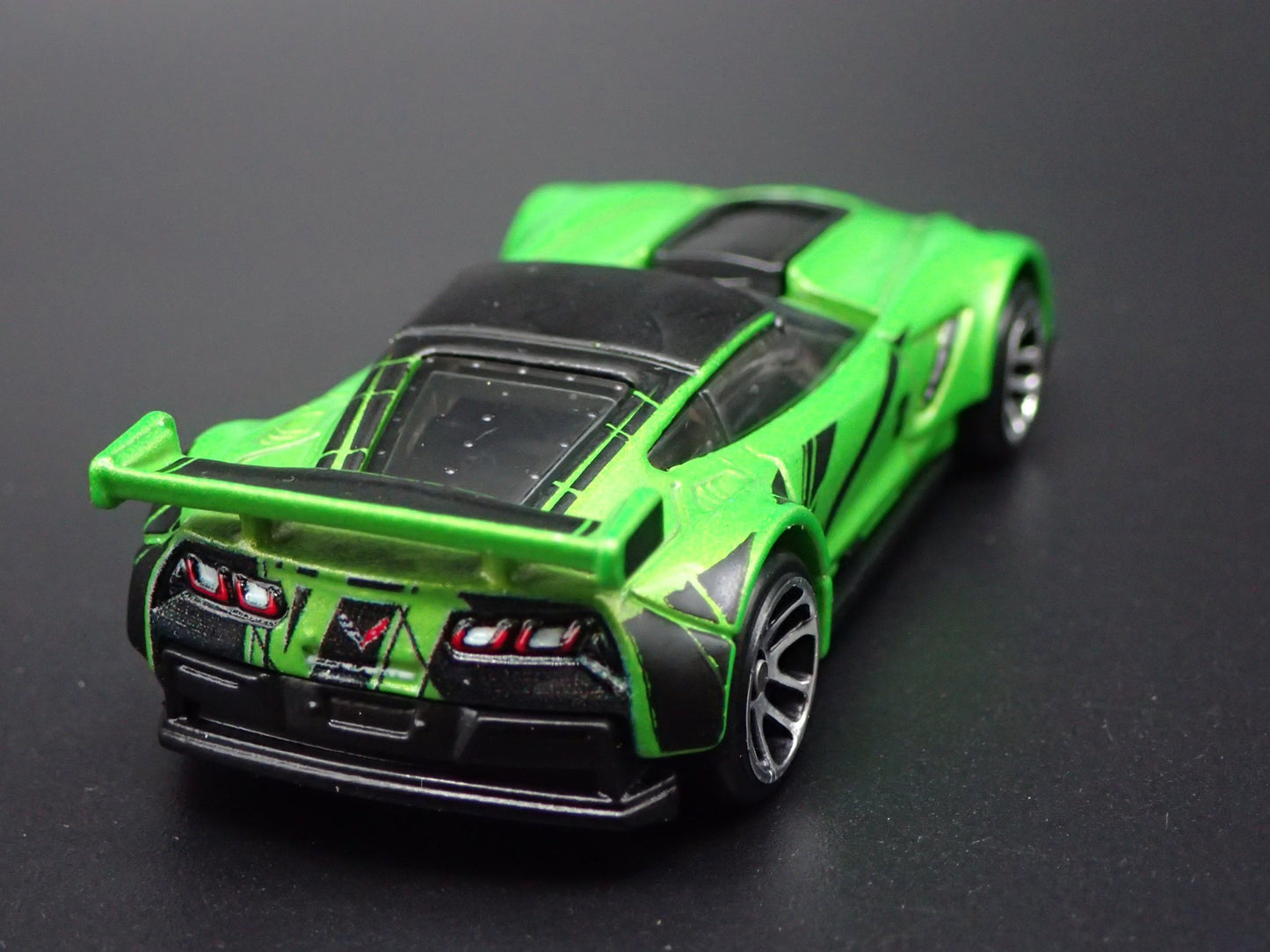 CHEVY CHEVROLET CORVETTE C7.R TRANSFORMERS 1/64 SCALE DIORAMA DIECAST MODEL CAR