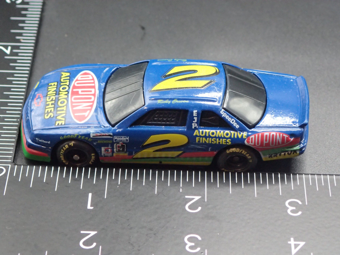 1994 94 CHEVY LUMINA 2 RICKY CRAVEN DU PONT NASCAR 1:64 SCALE DIECAST MODEL CAR