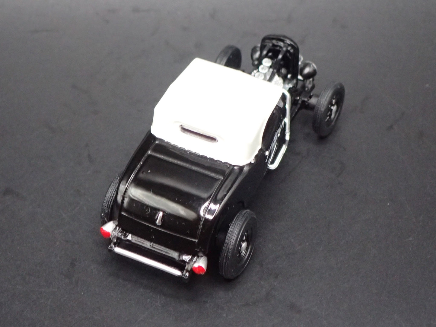 1932 32 FORD ROADSTER HOT ROD KENNEDY BROTHERS 1:64 SCALE DIECAST MODEL CAR