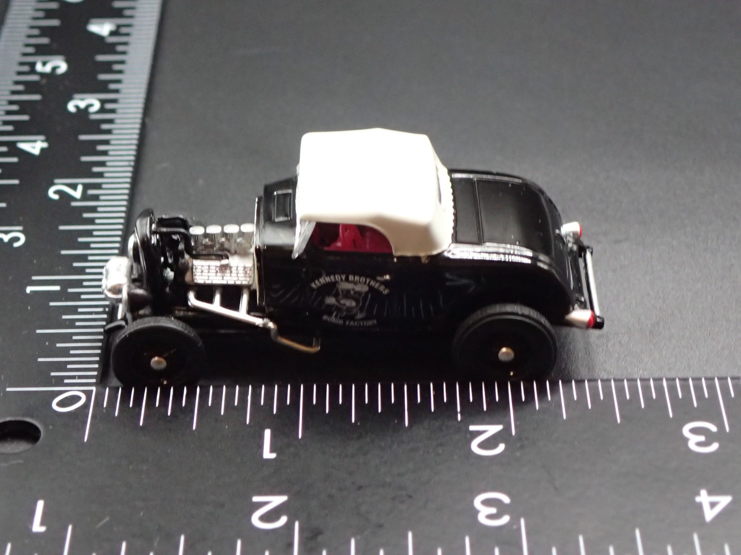 1932 32 FORD ROADSTER HOT ROD KENNEDY BROTHERS 1:64 SCALE DIECAST MODEL CAR