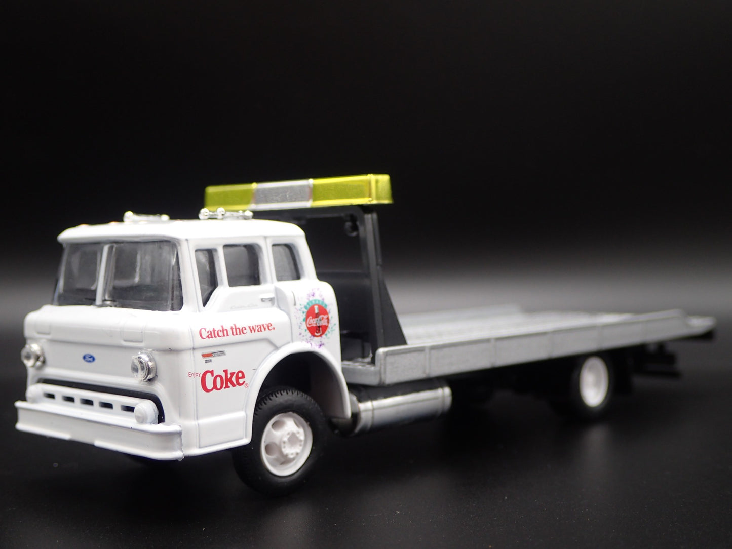 1990 90 FORD COE C8000 COCA-COLA FLATBED TOW TRUCK 1:64 SCALE DIECAST MODEL CAR