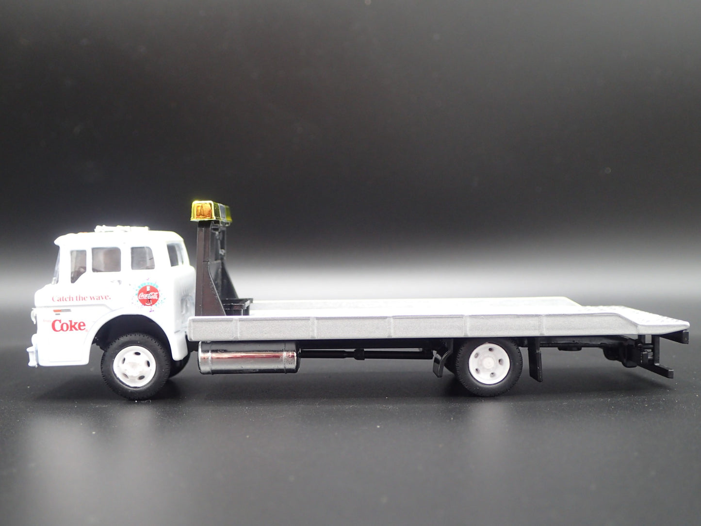 1990 90 FORD COE C8000 COCA-COLA FLATBED TOW TRUCK 1:64 SCALE DIECAST MODEL CAR