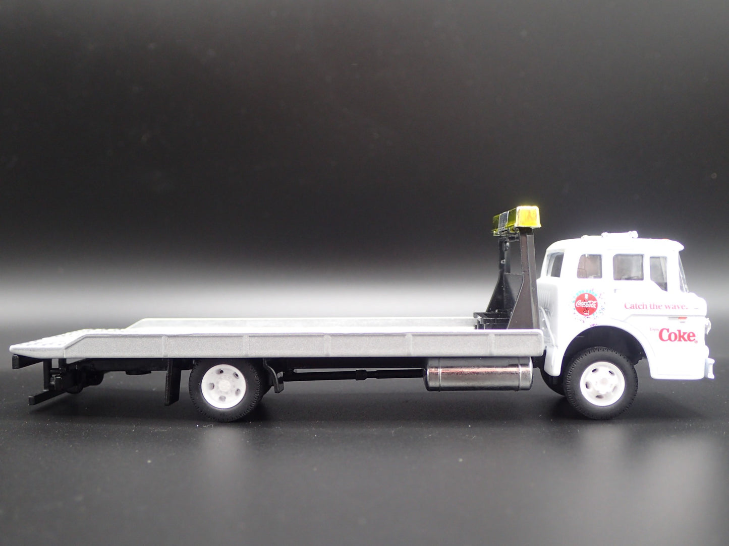 1990 90 FORD COE C8000 COCA-COLA FLATBED TOW TRUCK 1:64 SCALE DIECAST MODEL CAR