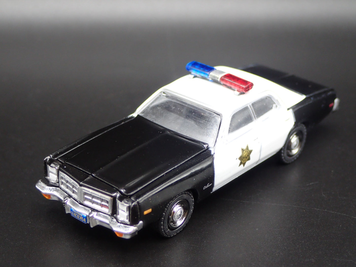 1977 77 DODGE MONACO COUNTY SHERIFF POLICE CAR RARE 1/64 SCALE DIECAST MODEL CAR