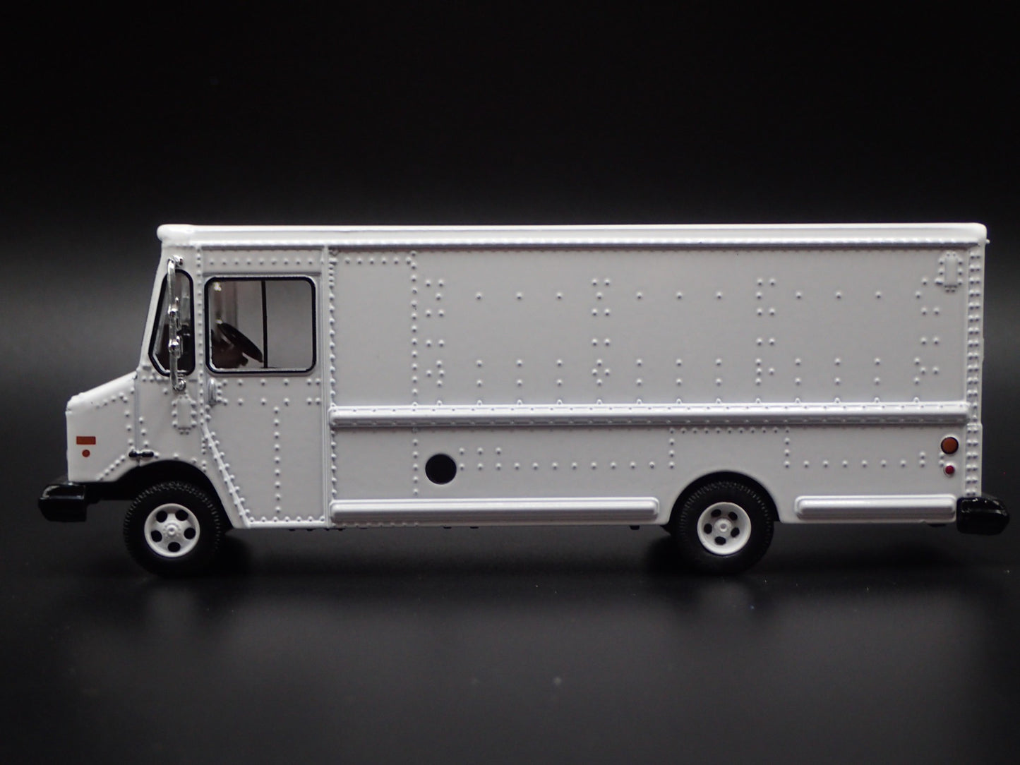 MAIL POSTAL SERVICE DELIVERY VAN WHITE 1:64 SCALE COLLECTIBLE DIECAST MODEL VAN