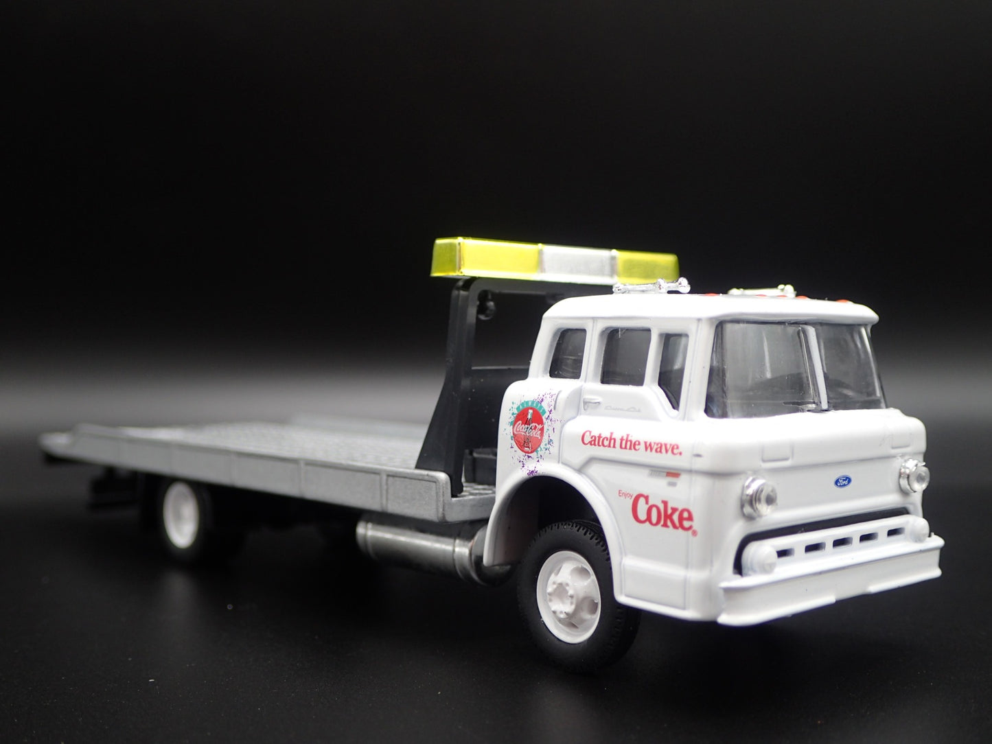 1990 90 FORD COE C8000 COCA-COLA FLATBED TOW TRUCK 1:64 SCALE DIECAST MODEL CAR