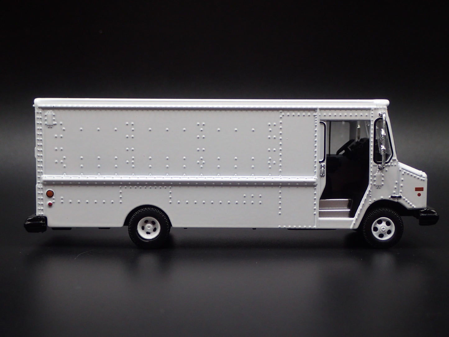 MAIL POSTAL SERVICE DELIVERY VAN WHITE 1:64 SCALE COLLECTIBLE DIECAST MODEL VAN