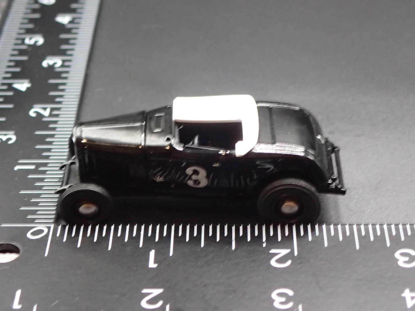 1932 32 FORD ROADSTER HOT ROD BLACK 1:64 SCALE DIORAMA DIECAST MODEL CAR