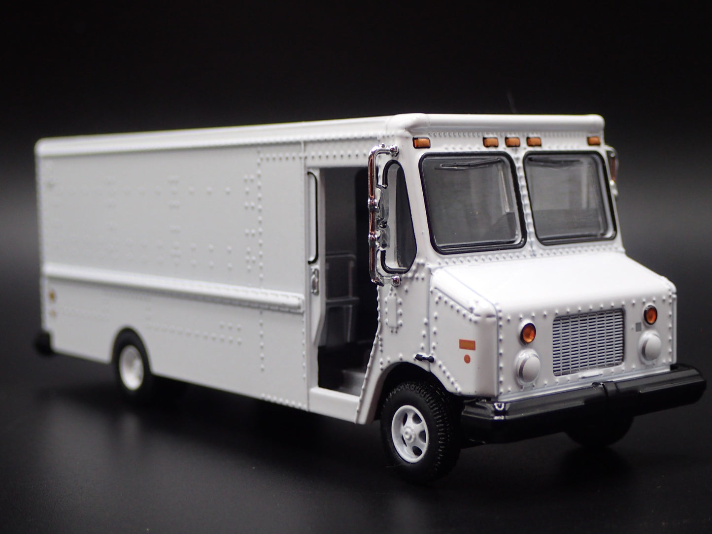 MAIL POSTAL SERVICE DELIVERY VAN WHITE 1:64 SCALE COLLECTIBLE DIECAST MODEL VAN