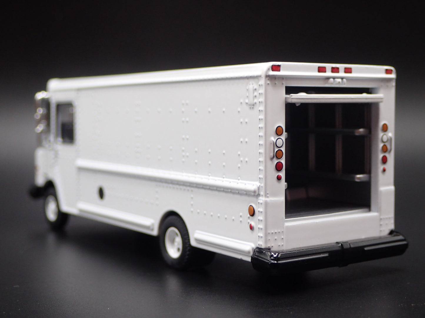 MAIL POSTAL SERVICE DELIVERY VAN WHITE 1:64 SCALE COLLECTIBLE DIECAST MODEL VAN