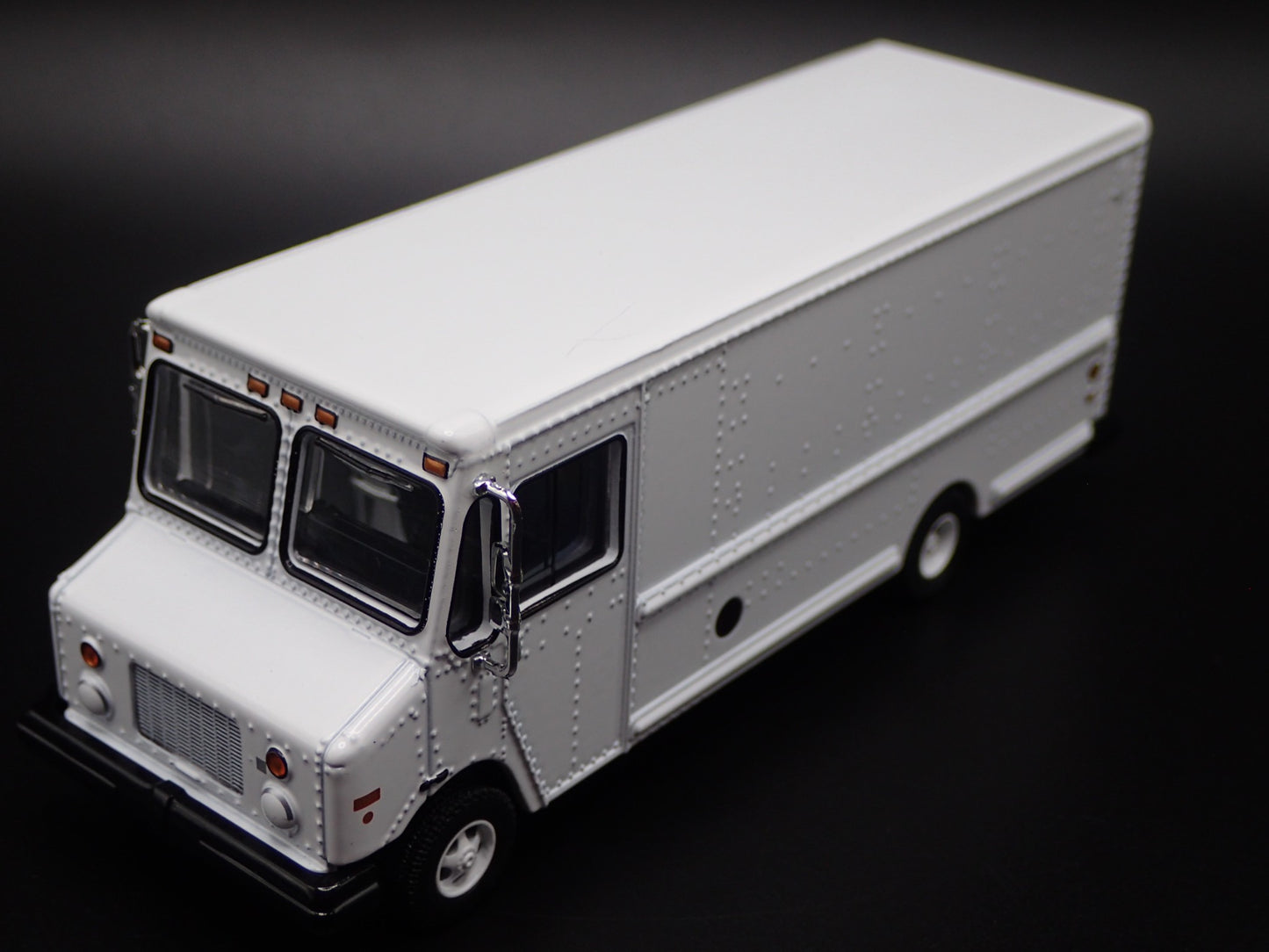 MAIL POSTAL SERVICE DELIVERY VAN WHITE 1:64 SCALE COLLECTIBLE DIECAST MODEL VAN