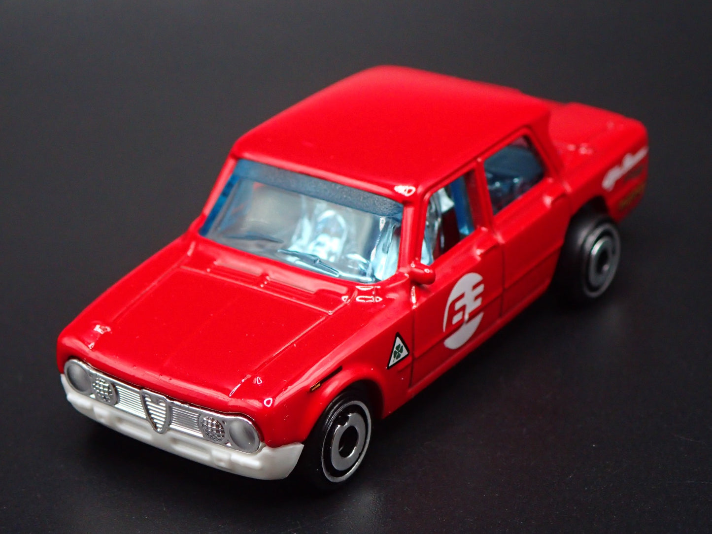 1963-1964 ALFA ROMEO GIULIA TI SUPER RED 1:64 SCALE DIORAMA DIECAST MODEL CAR