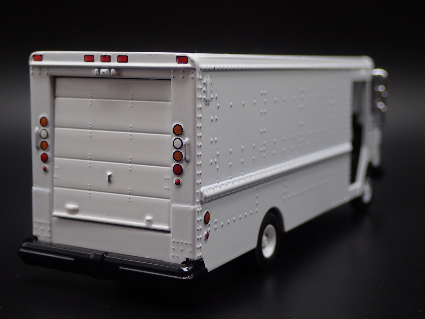 MAIL POSTAL SERVICE DELIVERY VAN WHITE 1:64 SCALE COLLECTIBLE DIECAST MODEL VAN