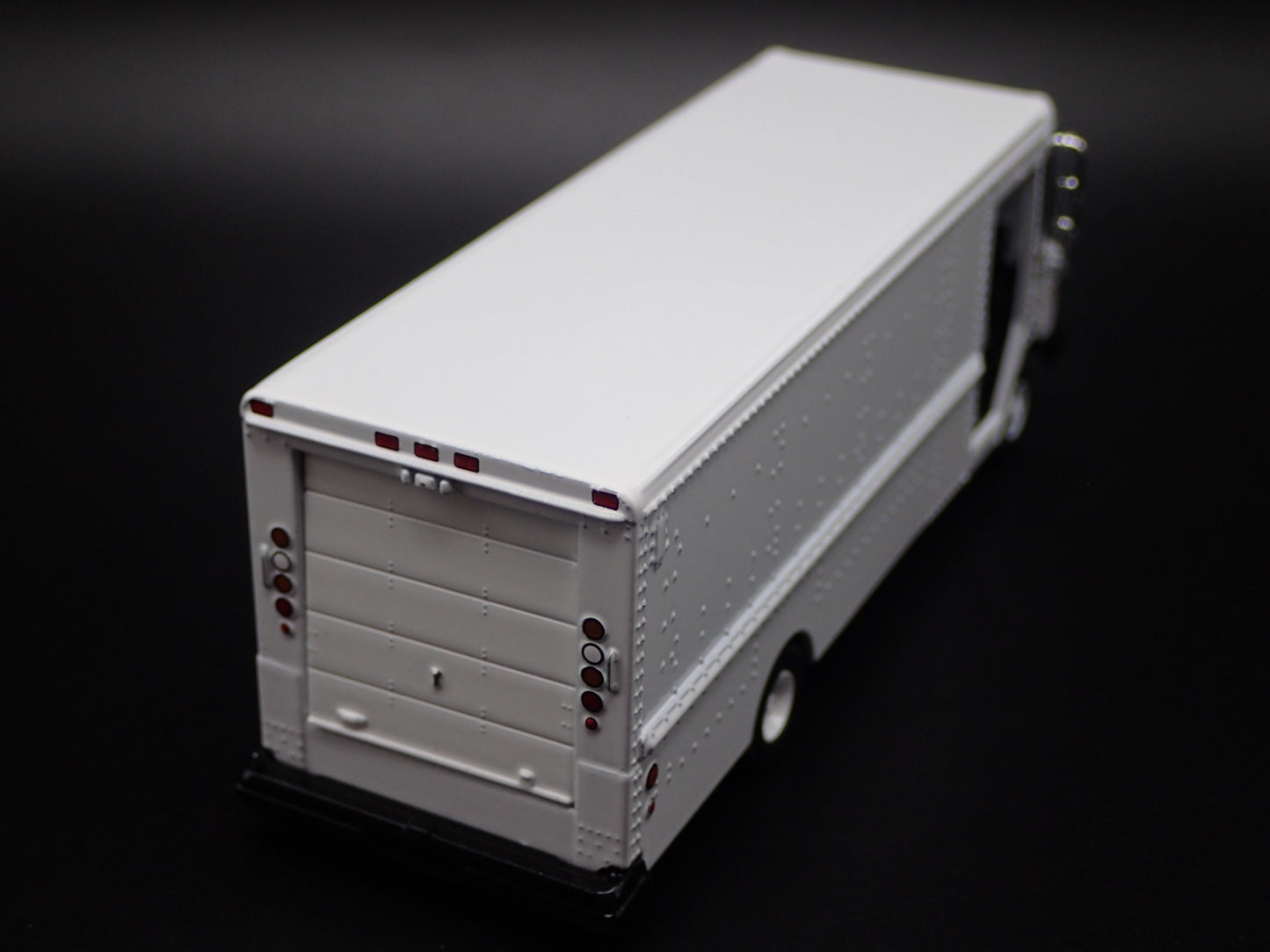 MAIL POSTAL SERVICE DELIVERY VAN WHITE 1:64 SCALE COLLECTIBLE DIECAST MODEL VAN