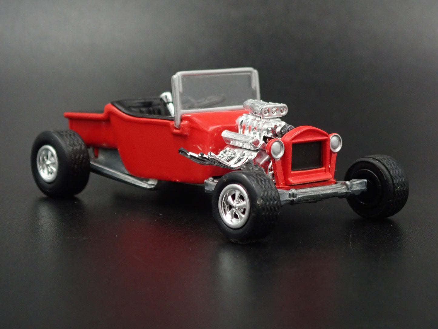 1923 23 FORD T BUCKET HOT ROD RED 1/64 SCALE COLLECTIBLE DIORAMA DIECAST MODEL CAR