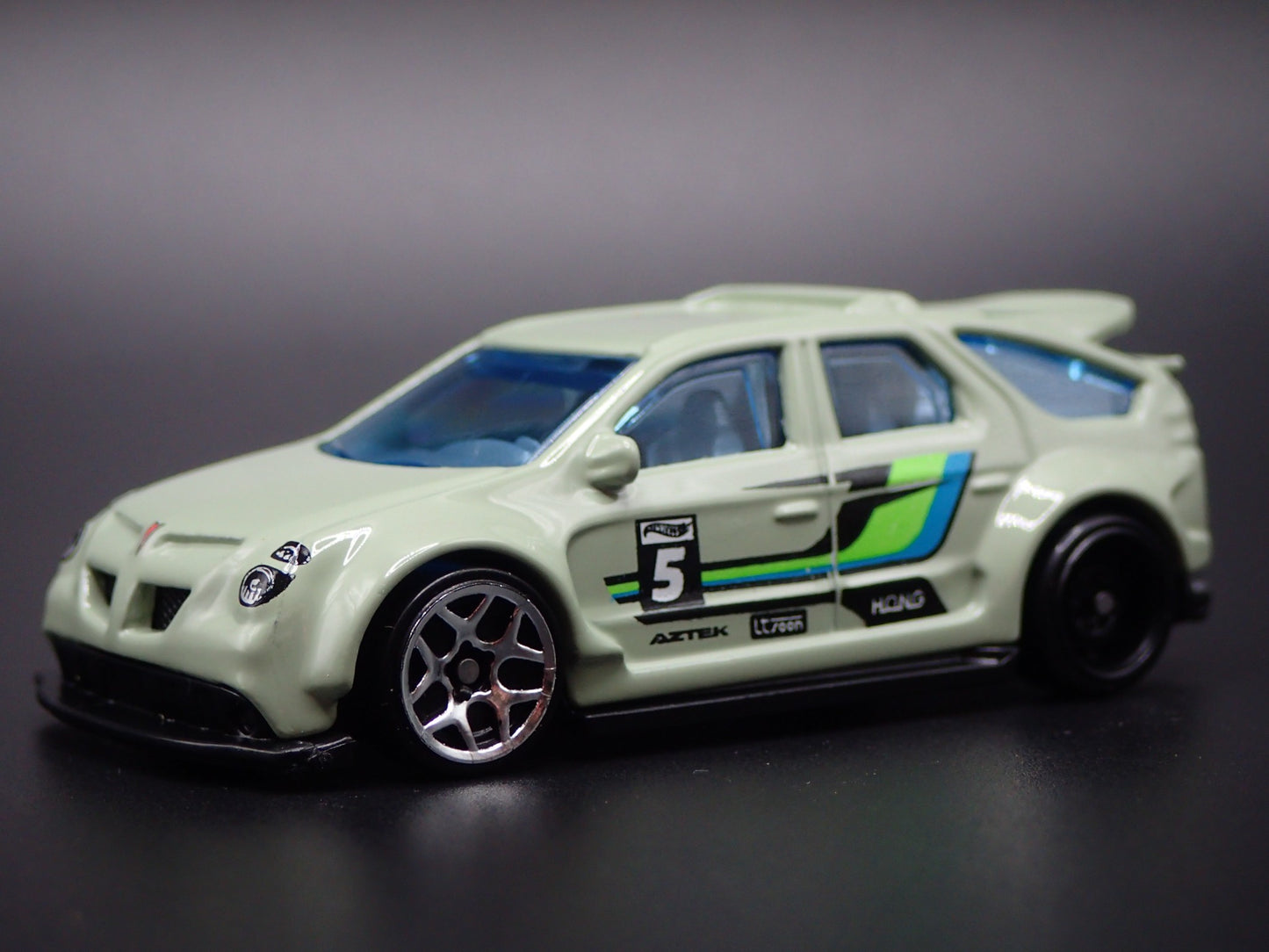 2001-2005 PONTIAC AZTEK GREEN 1:64 SCALE COLLECTIBLE DIORAMA DIECAST MODEL CAR