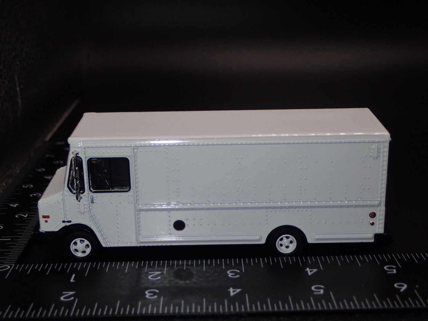 MAIL POSTAL SERVICE DELIVERY VAN WHITE 1:64 SCALE COLLECTIBLE DIECAST MODEL VAN