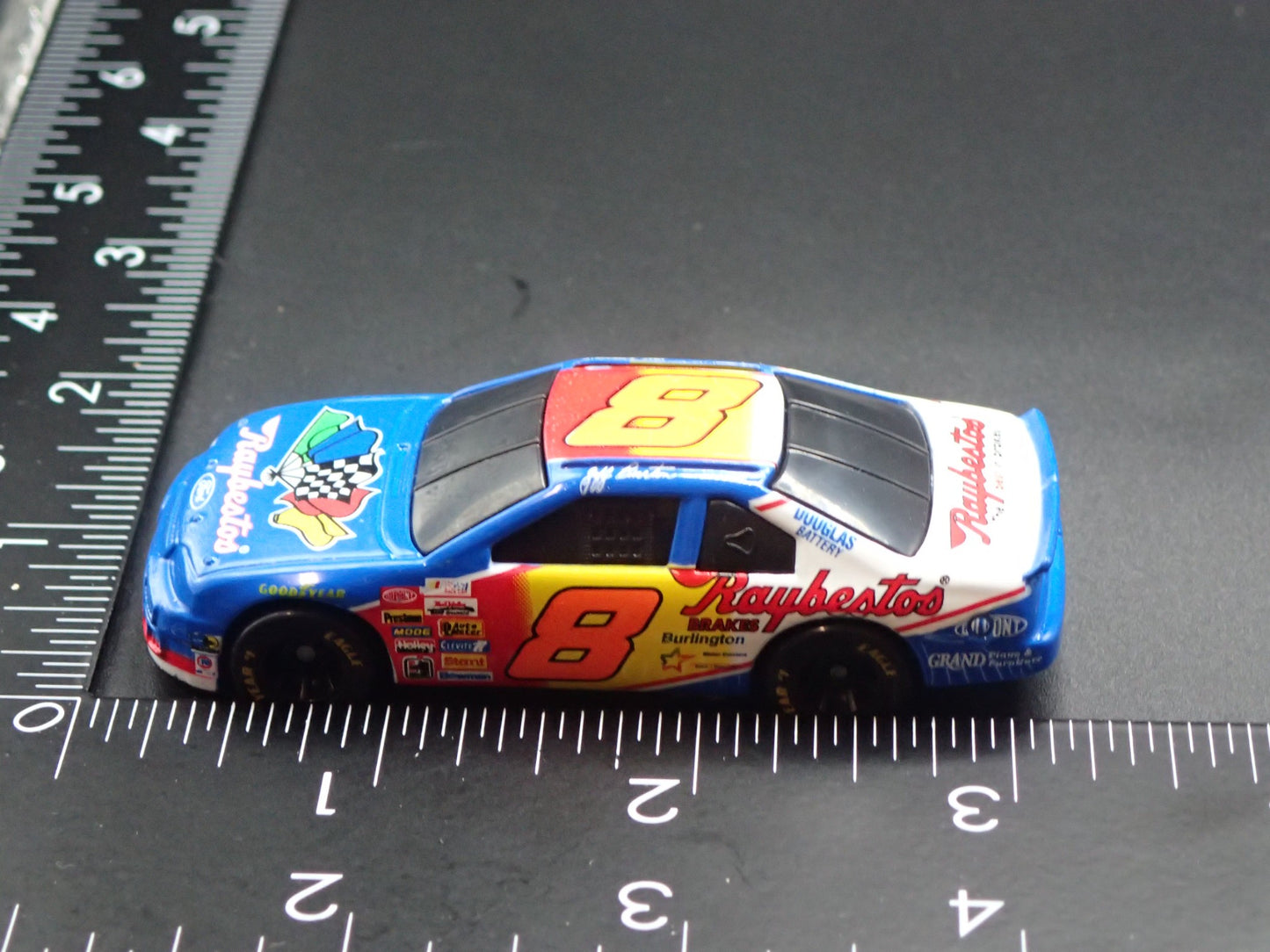 1995 95 FORD THUNDERBIRD 8 JEFF BURTON RAYBESTOS NASCAR 1:64 SCALE DIECAST CAR