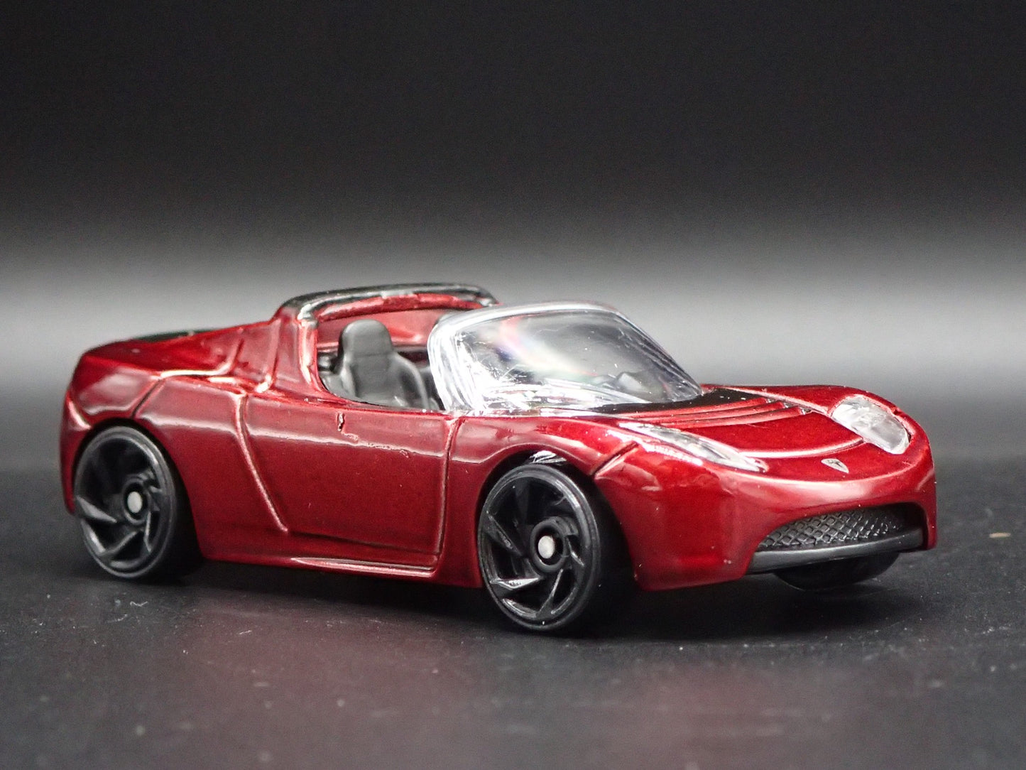 2008-2012 TESLA ROADSTER RED 1:64 SCALE COLLECTIBLE DIORAMA DIECAST MODEL CAR